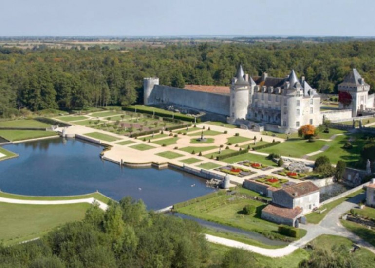 Castillo de La Roche Courbon Castillo de La Roche Courbon