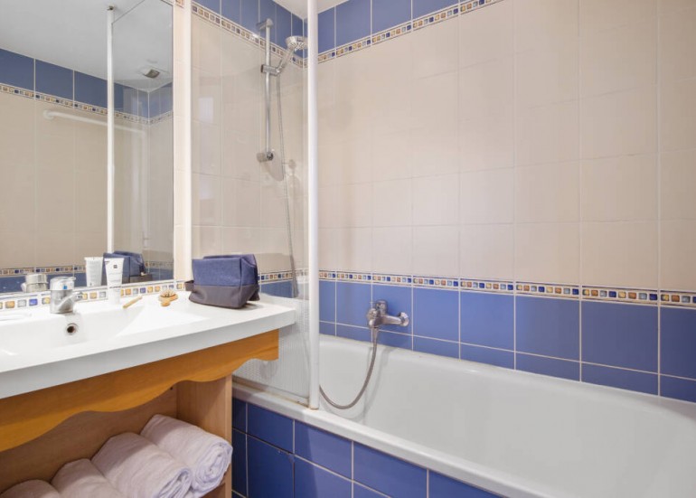 Salle de bain studio 4 personnes