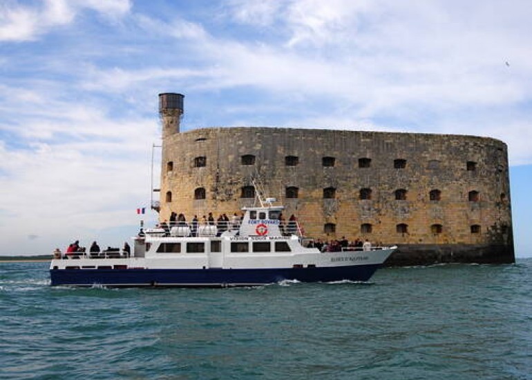 Tour commenté du Fort Boyard - Croisières Société Maritime Rhétaise