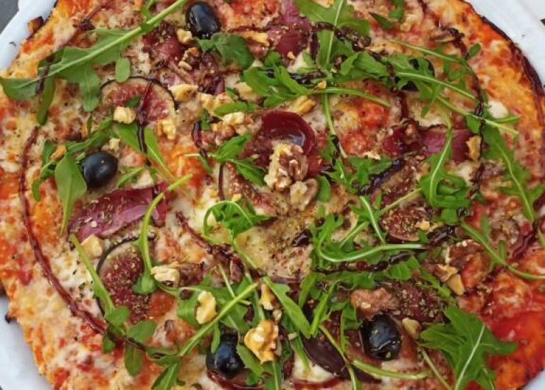 Pizza magret fumé figues