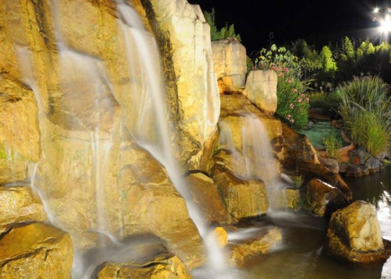 Cascades de nuit