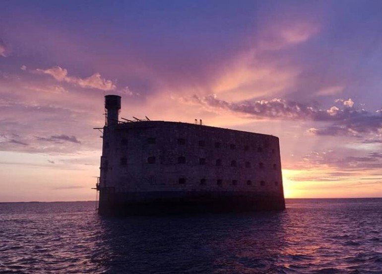 Una fuga al tramonto su Fort Boyard - La Rochelle Croisières Una fuga al tramonto su Fort Boyard - La Rochelle Croisières