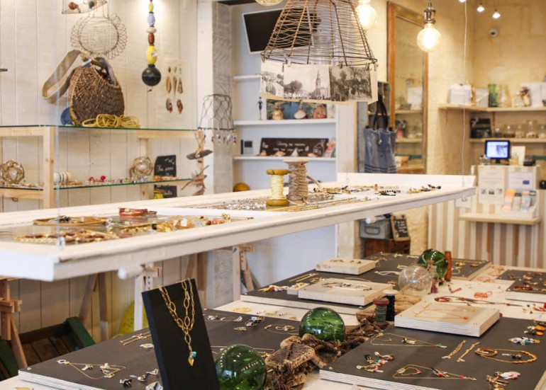 Boutique de bijoux fantaisie, RETOUR DE PLAGE