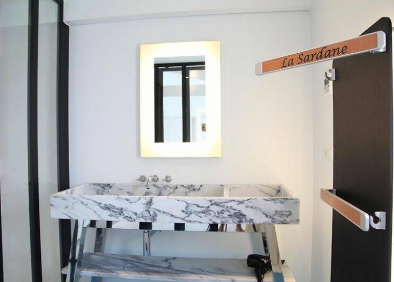 1 Salle de Douche et WC dans chaque chambre