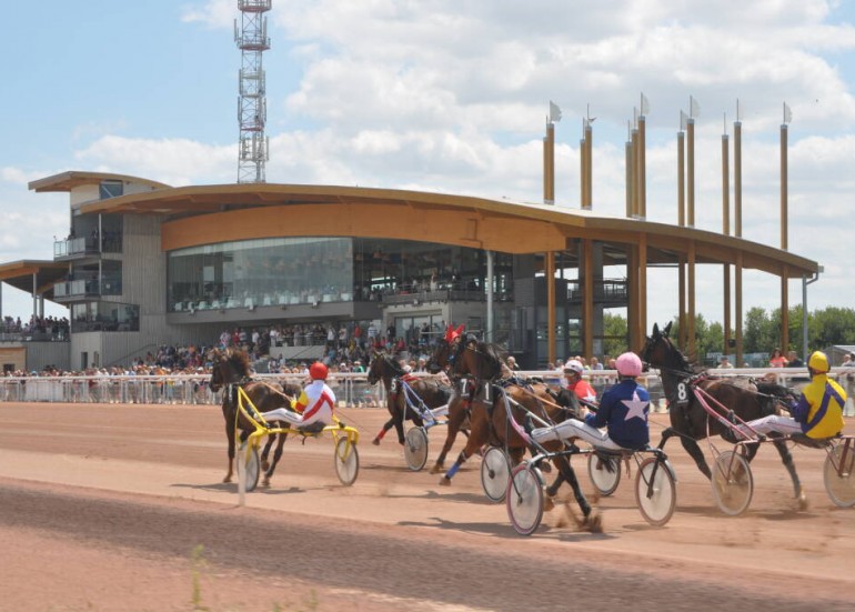 Courses à l'hippodrome_Châtelaillon-Plage