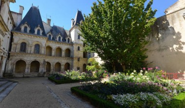 JARDIN DE LA MAISON HENRI II JARDIN DE LA MAISON HENRI II