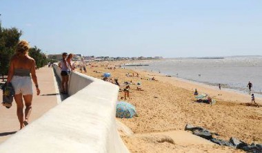 LA PLAGE DE CHATELAILLON LA PLAGE DE CHATELAILLON