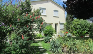 Vue extérieure de la maison. Génermont Christian