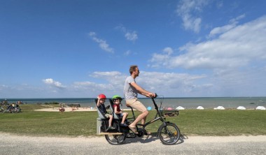 Un vélo avec deux sièges bébés Vélo deux sièges bébés - Vélo Van